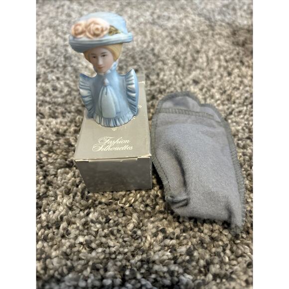 Avon 1984 American‎ Fashion Silhouettes Thimble Circa 1890 - Picture 2 of 7